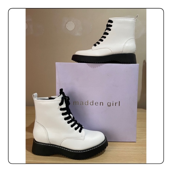 👖👢⭐️MADDEN GIRL KURRT ANKLE WHITE COMBAT BOOTS…Sz 6…New in box. - Picture 12 of 16